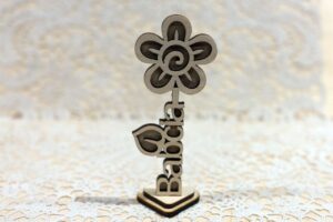 Kwiat z napisem Babcia na podstawce 2