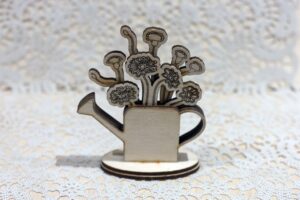 Kwiat w naczyniu z podstawką 3 - Stokrotki w konewce