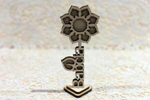 Kwiat z napisem Babcia na podstawce 4